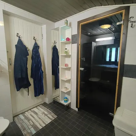 Piha-aitta Taajamassa *