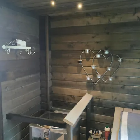 Piha-aitta Taajamassa *