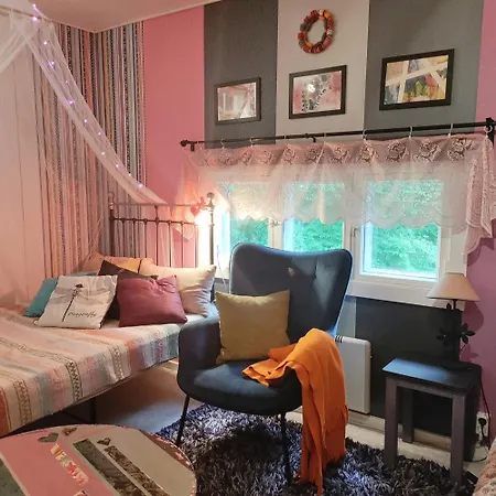 Piha-aitta Taajamassa * Parikkala